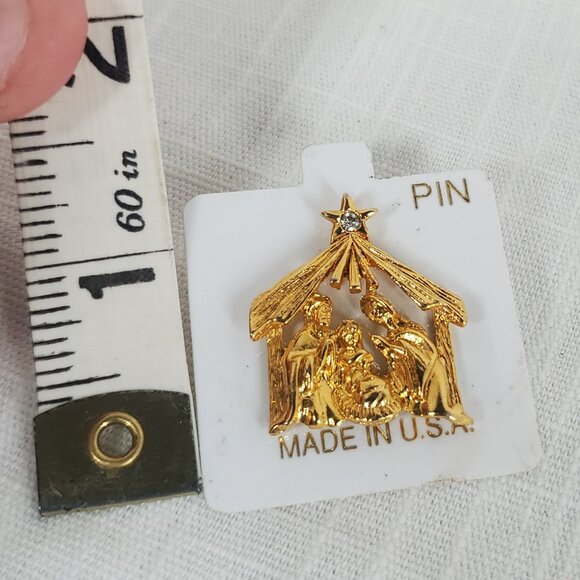 Vintage Gold Tone Nativity Scene Jesus Birth Mary Scene Pin Brooch New - Picture 4 of 4